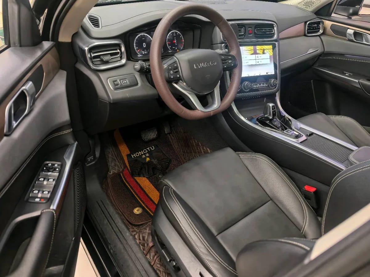 Lynk & Co 01 2019 2.0T VI 4