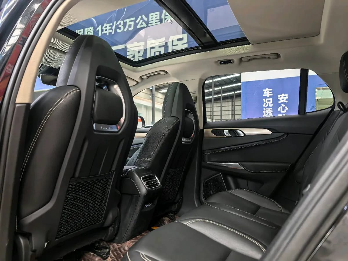 Lynk & Co 01 2019 2.0T VI 8