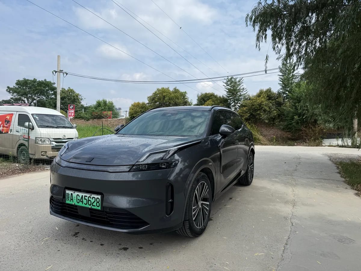 Lynk & Co 08 EM-P 2023 120km Halo
