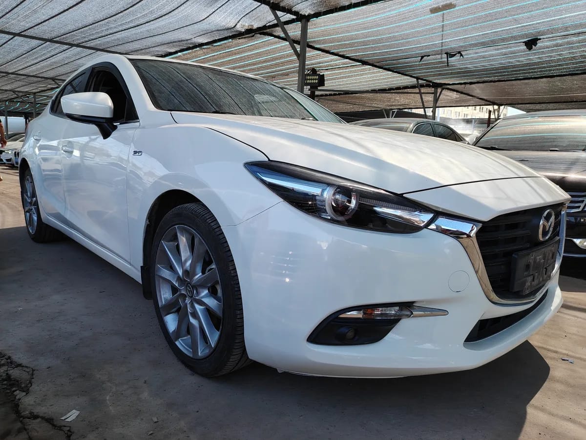 Mazda 3 Axela 2017 2.0L V 3