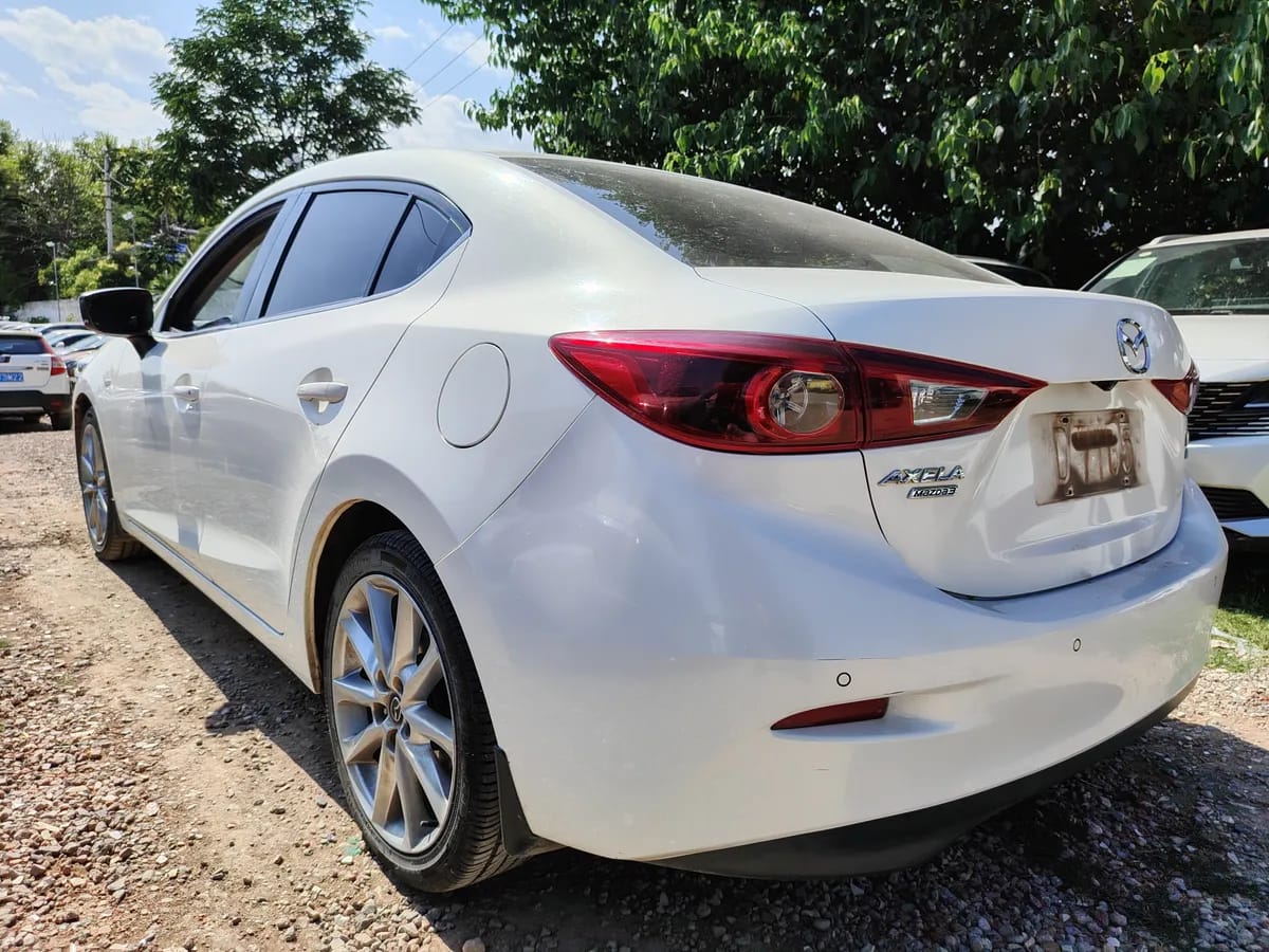 Mazda 3 Axela 2017 2.0L V 4