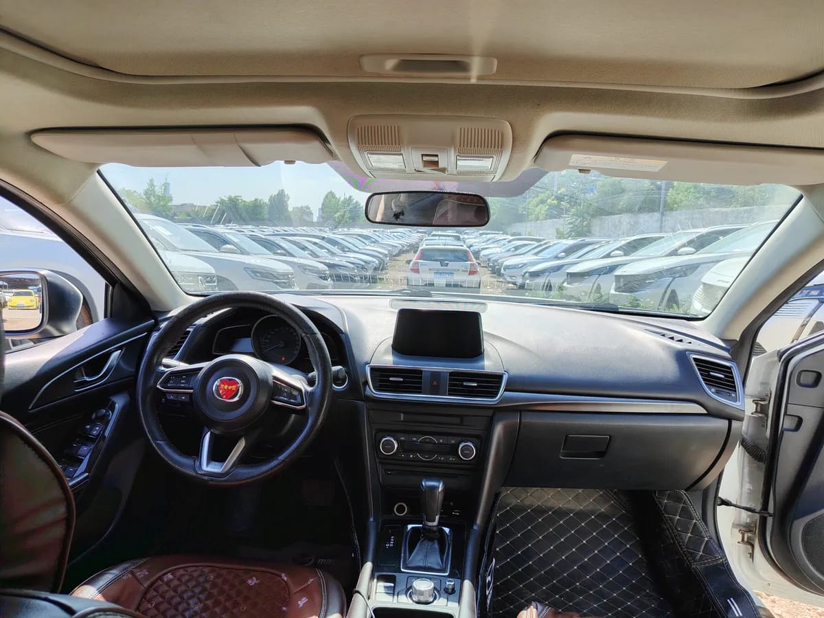 Mazda 3 Axela 2017 2.0L V 7
