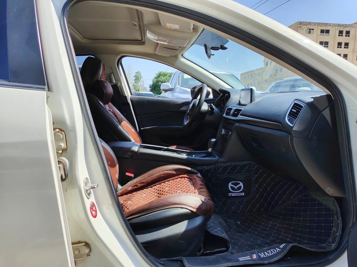 Mazda 3 Axela 2017 2.0L V 8