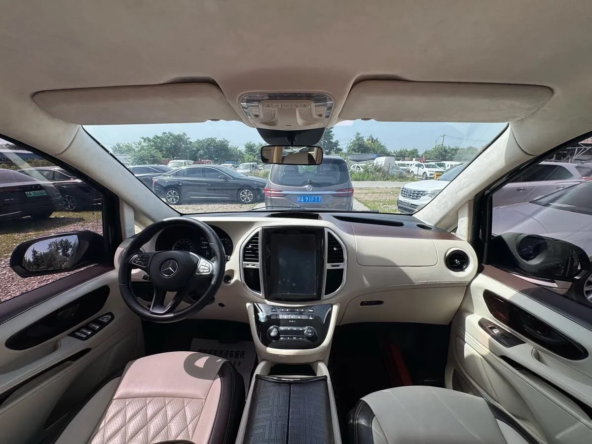 Mercedes-Benz 2018 2.0T 7 V 5
