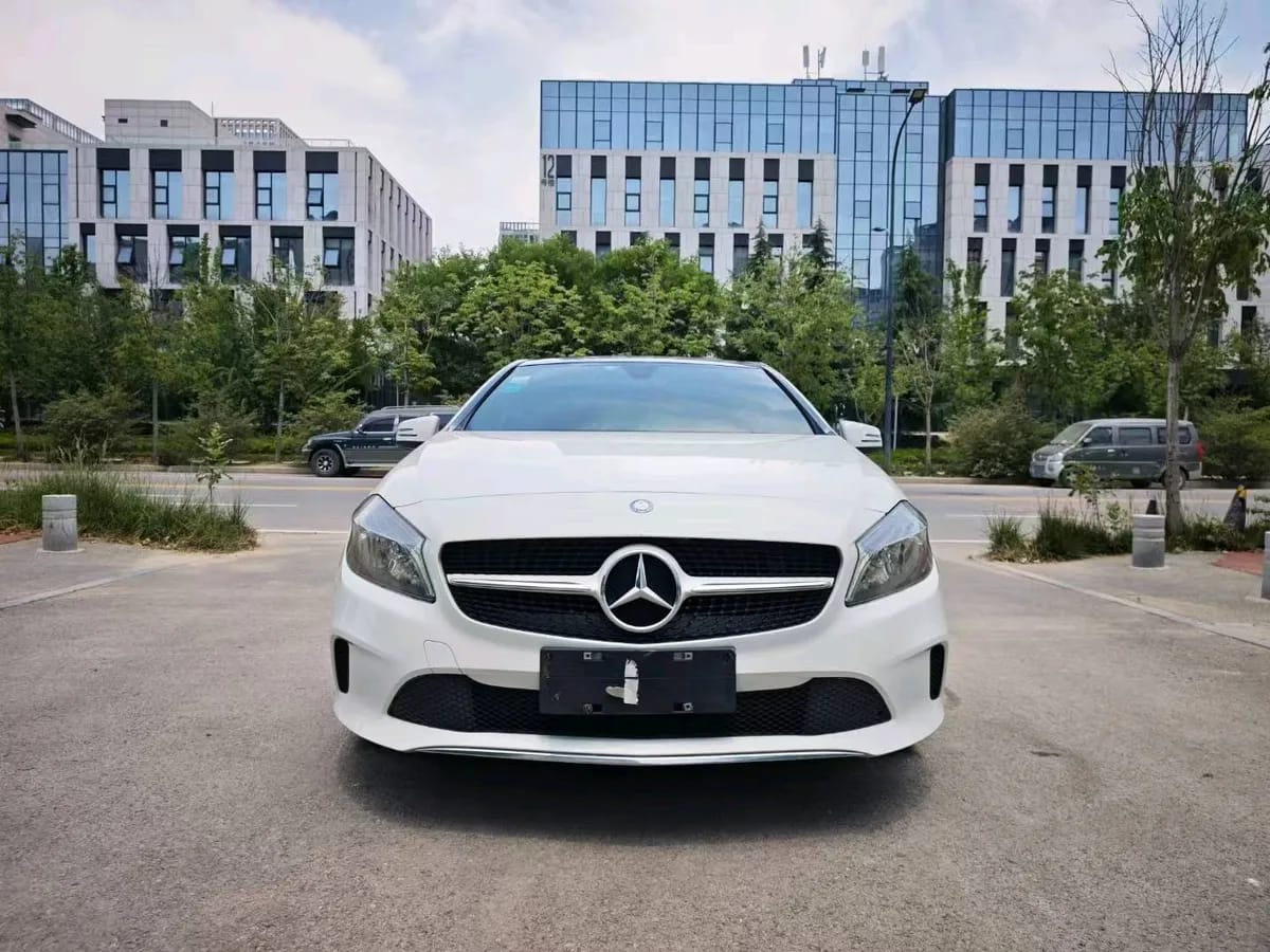 Mercedes-Benz A ( ) 2015 A 180 2