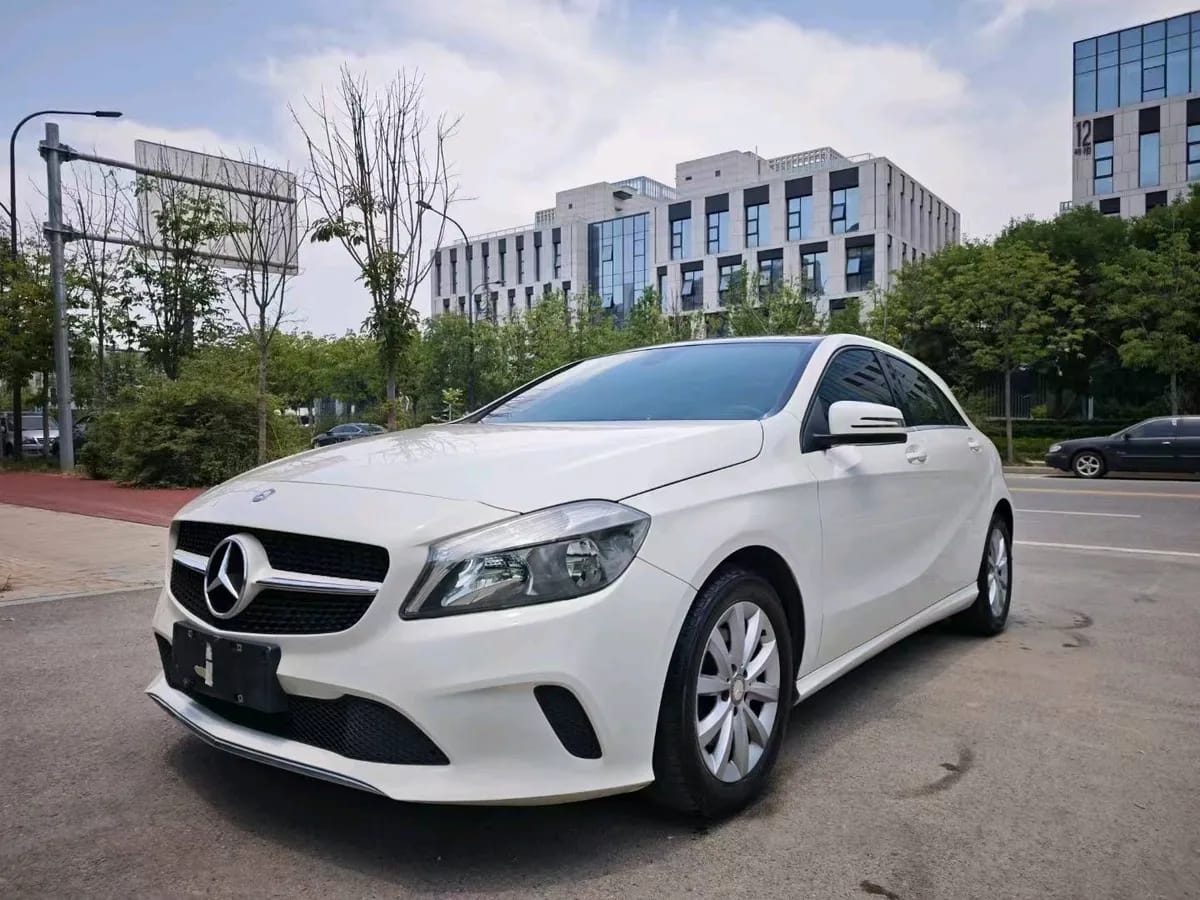 Mercedes-Benz A ( ) 2015 A 180 3