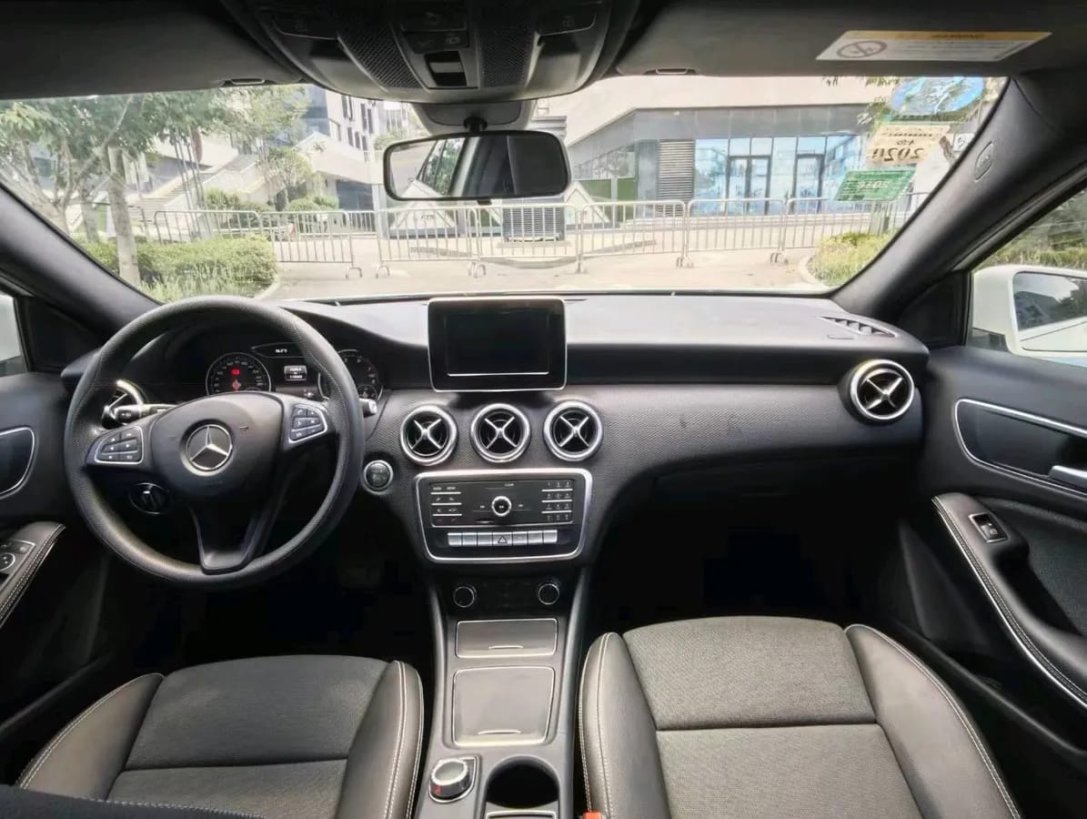 Mercedes-Benz A ( ) 2015 A 180 5