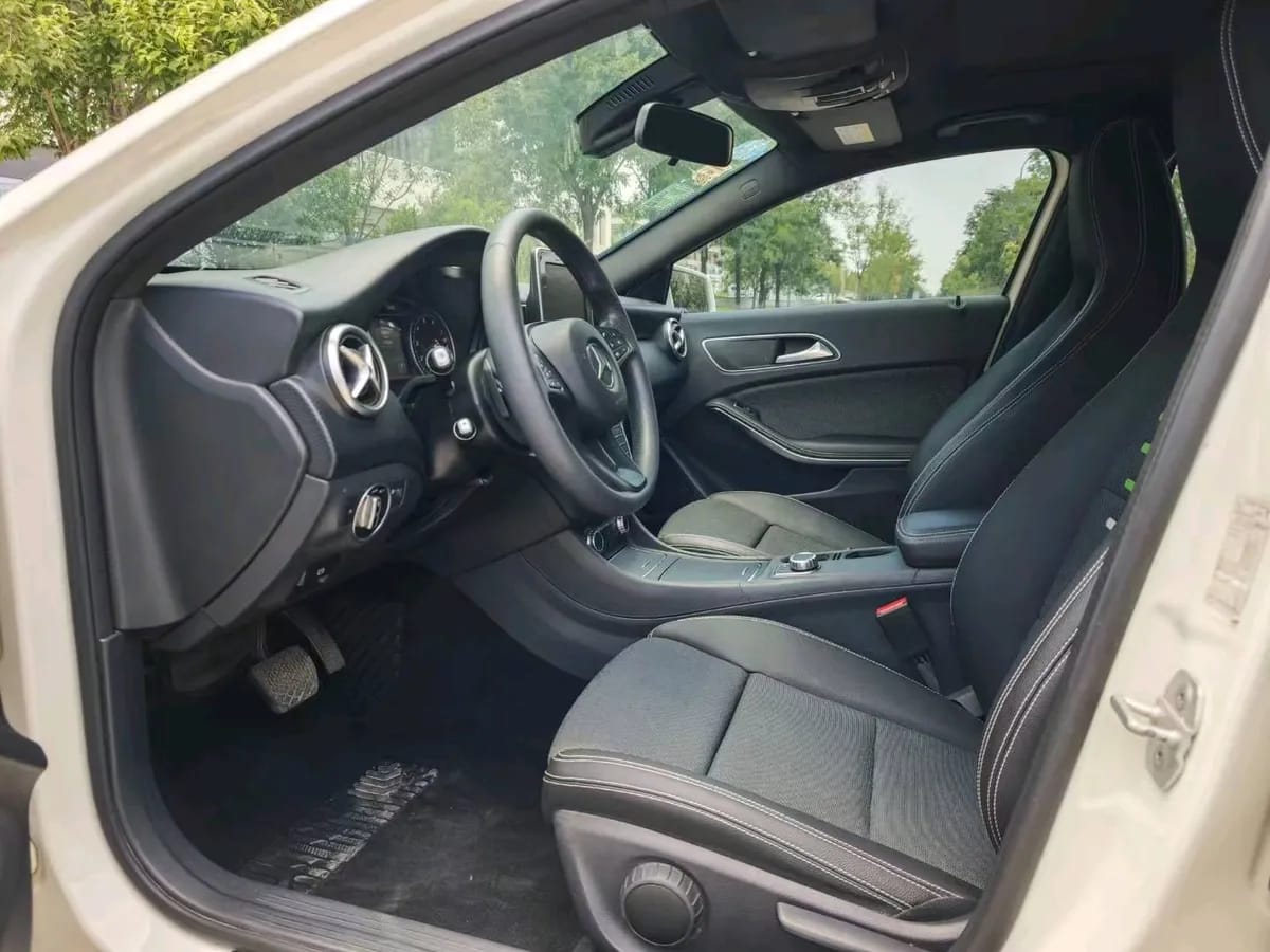 Mercedes-Benz A ( ) 2015 A 180 6