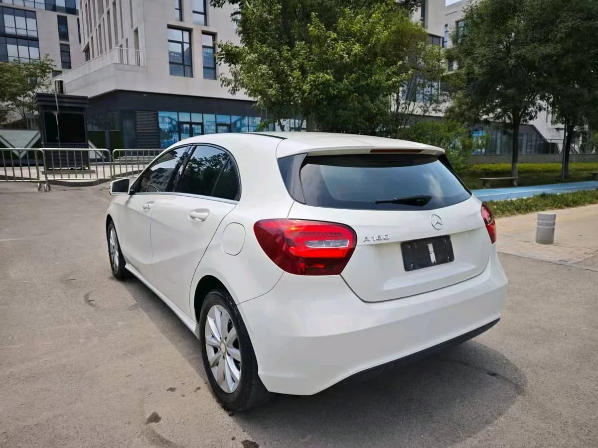Mercedes-Benz A ( ) 2015 A 180 7