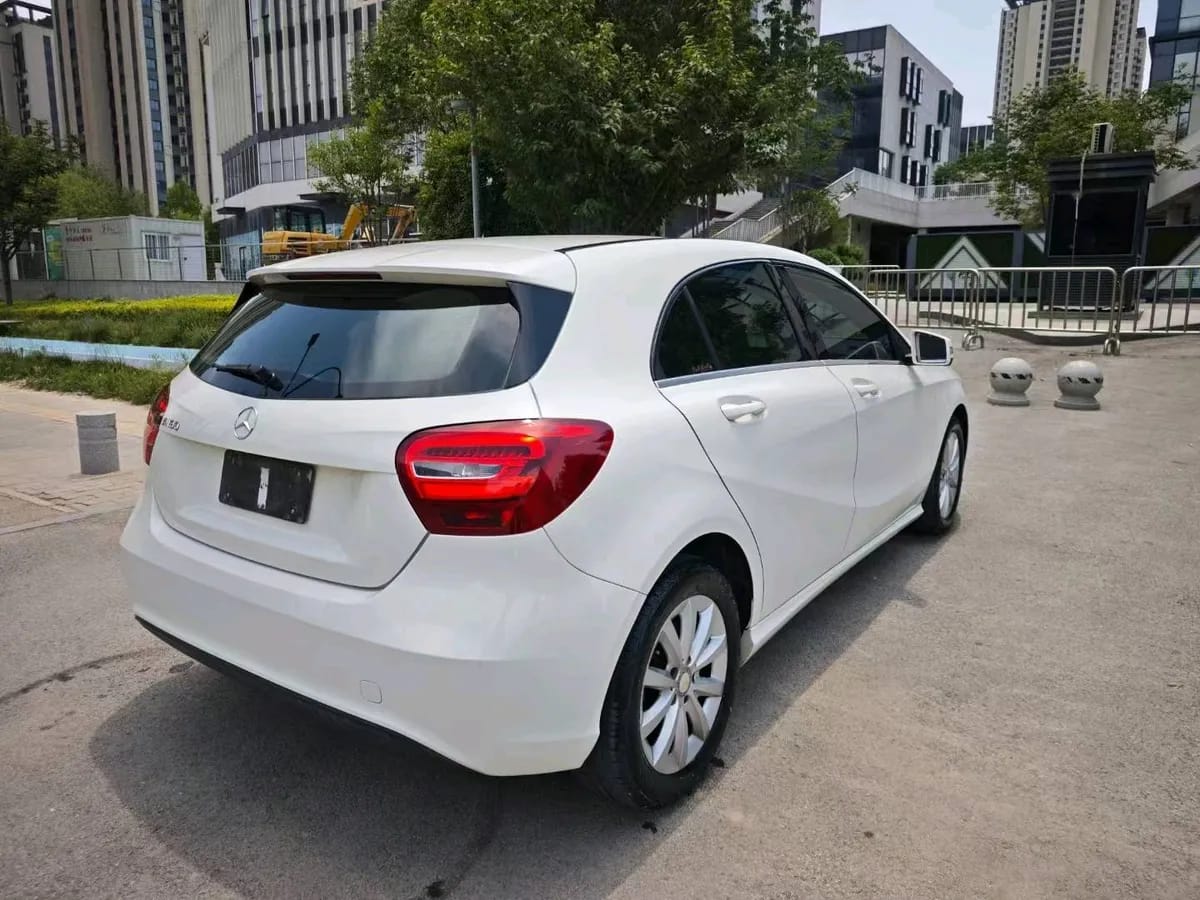 Mercedes-Benz A ( ) 2015 A 180 8