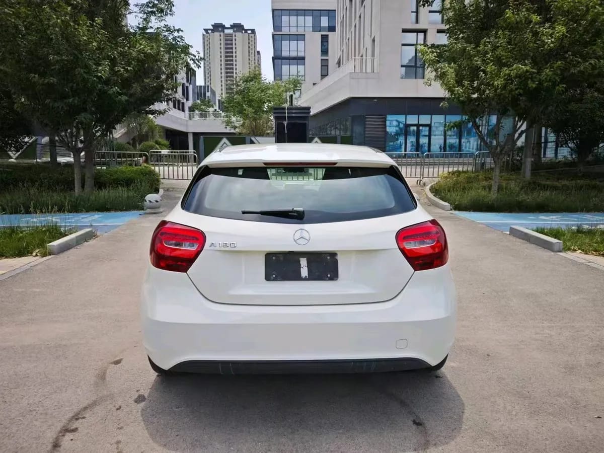 Mercedes-Benz A ( ) 2015 A 180 9