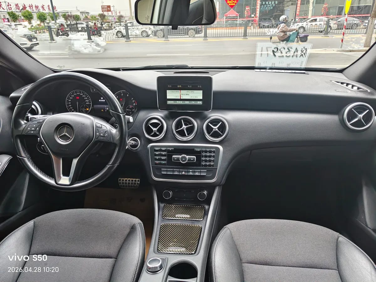 Mercedes-Benz A ( ) 2015 A 180 7
