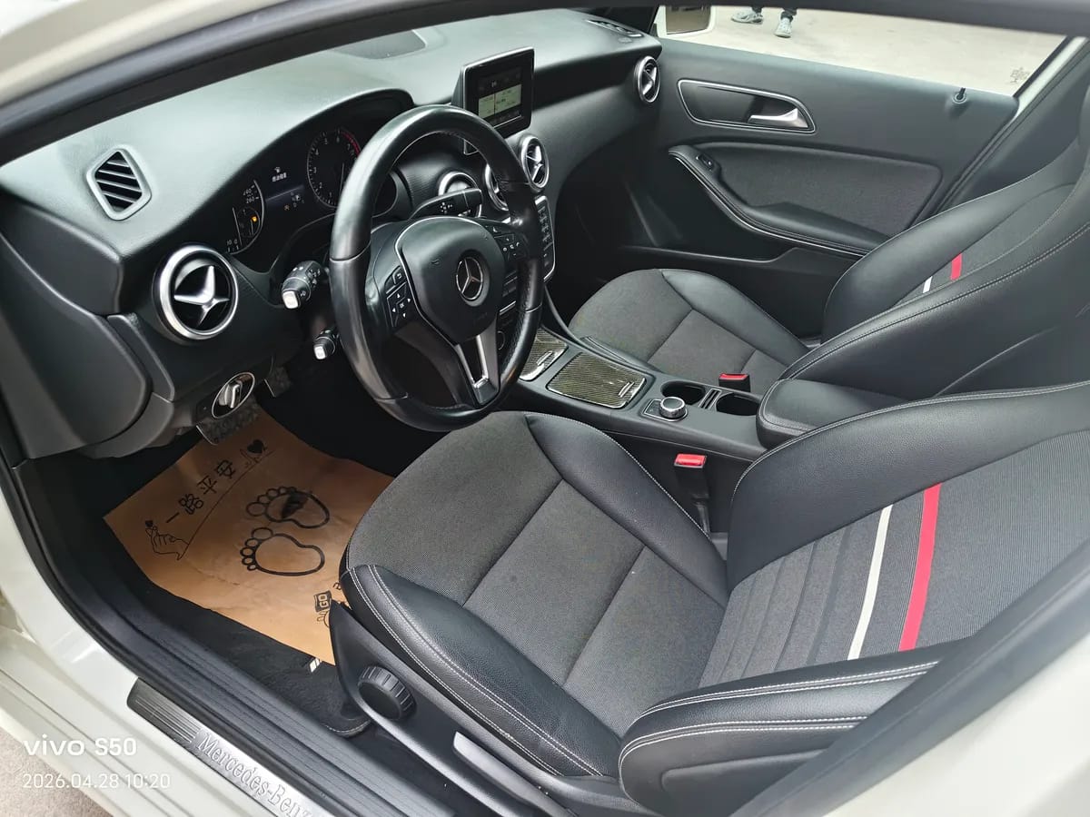 Mercedes-Benz A ( ) 2015 A 180 9