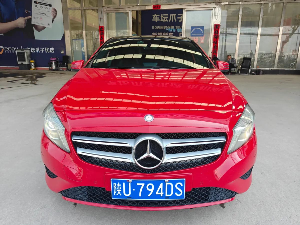 Mercedes-Benz A ( ) 2015 A 200 2