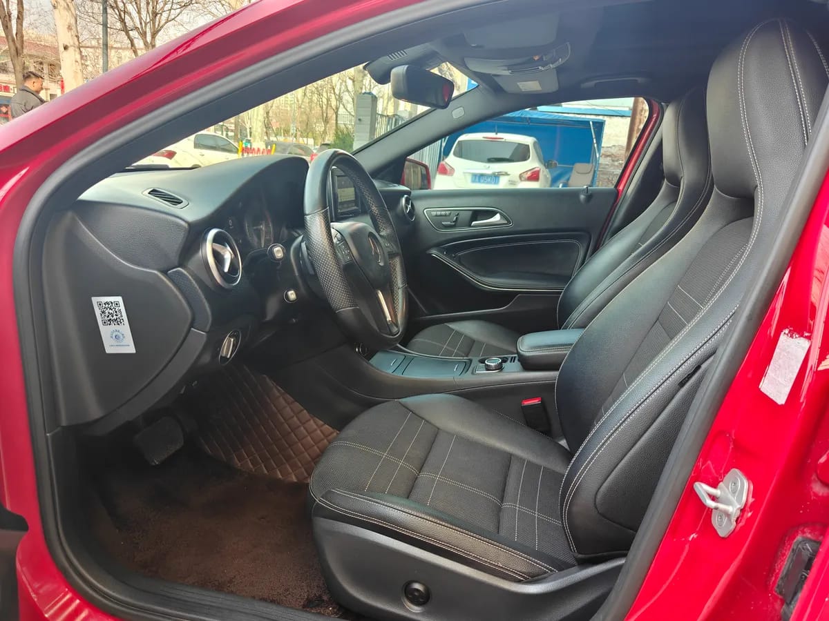 Mercedes-Benz A ( ) 2015 A 200 4