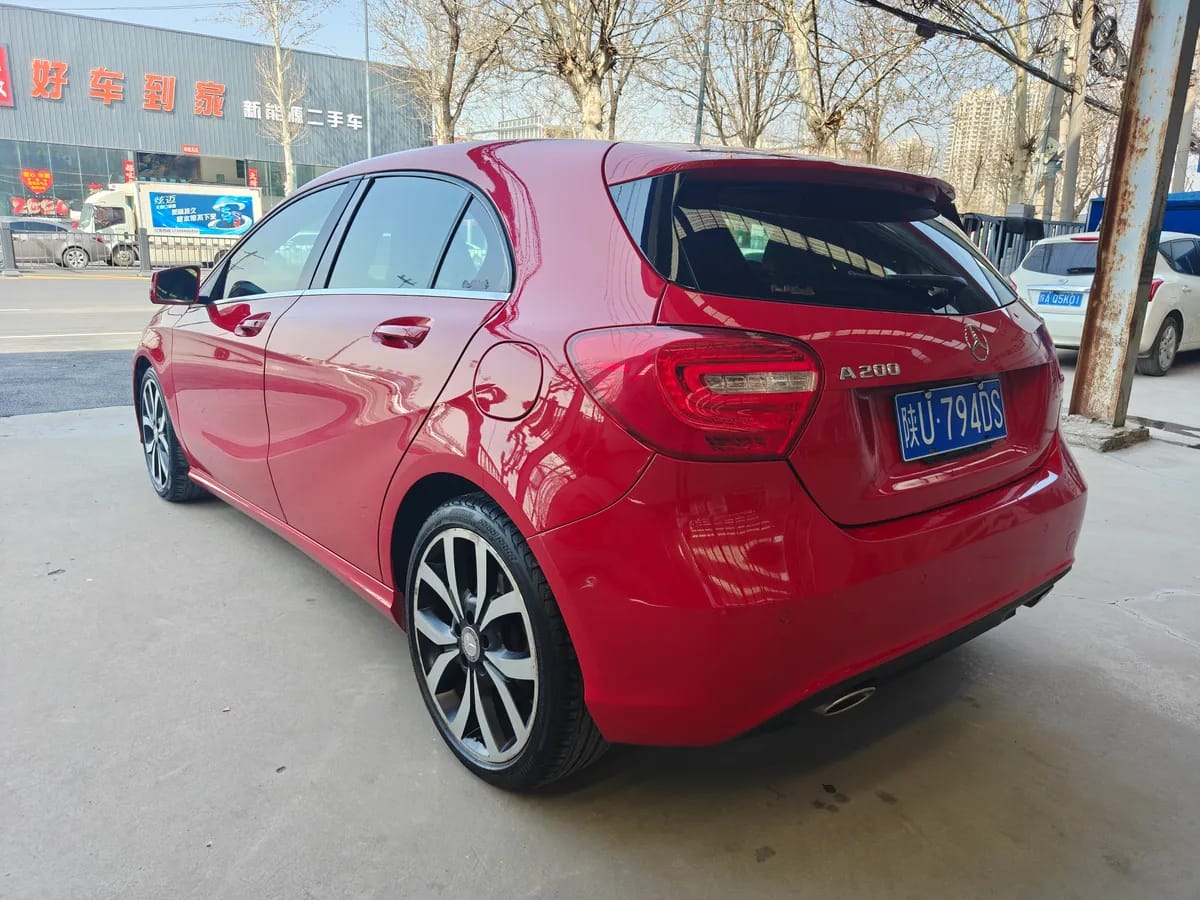 Mercedes-Benz A ( ) 2015 A 200 7