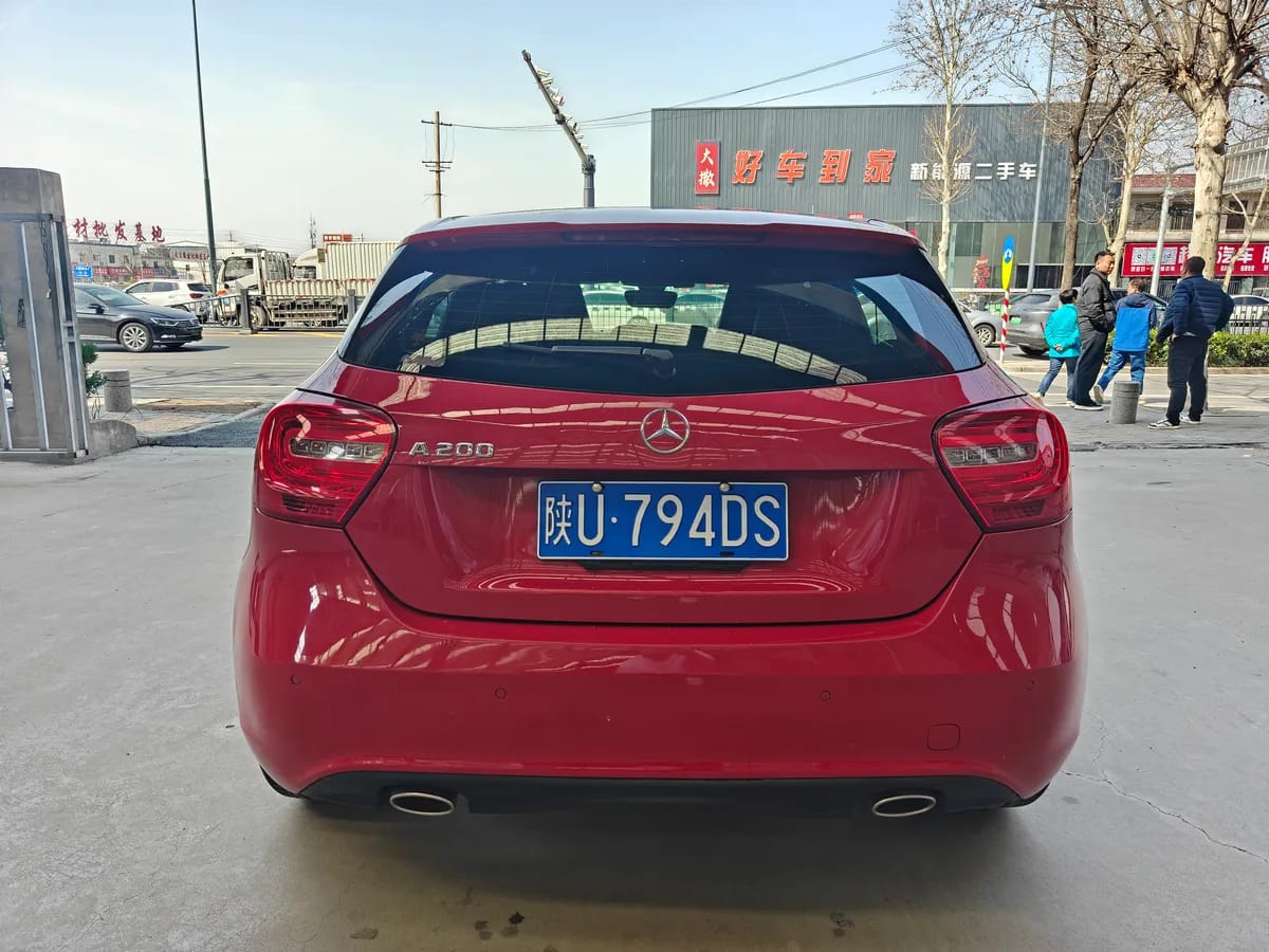 Mercedes-Benz A ( ) 2015 A 200 8