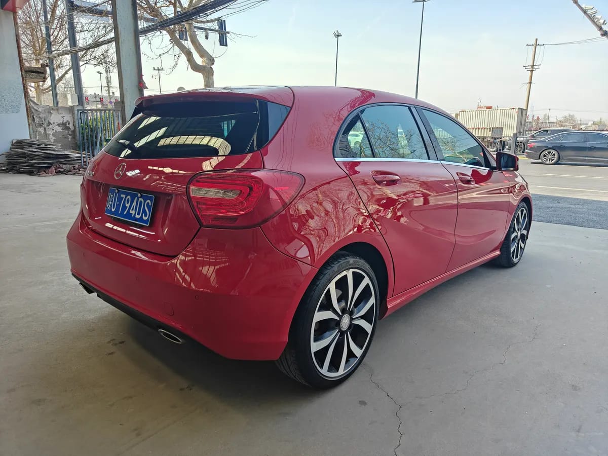 Mercedes-Benz A ( ) 2015 A 200 9