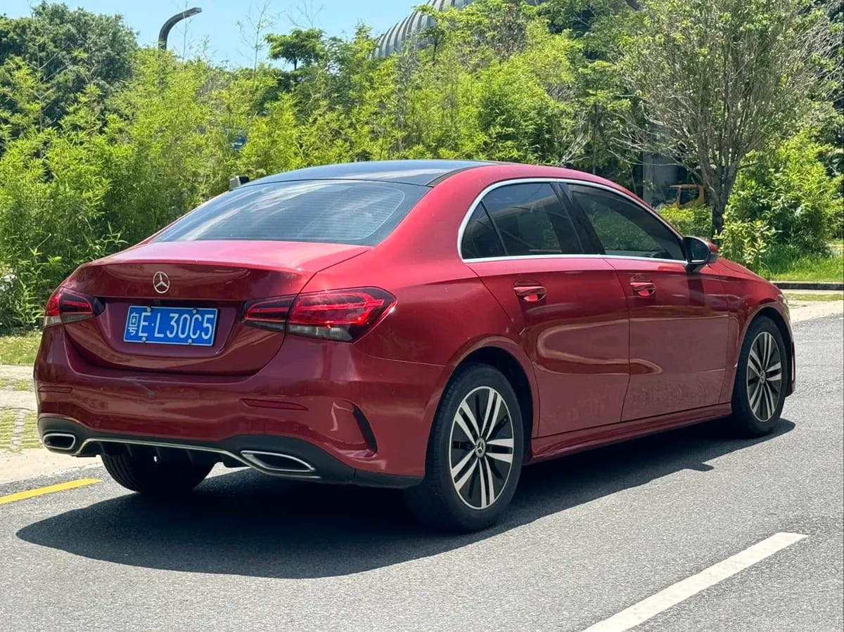 Mercedes-Benz A 2019 A 180 L 8