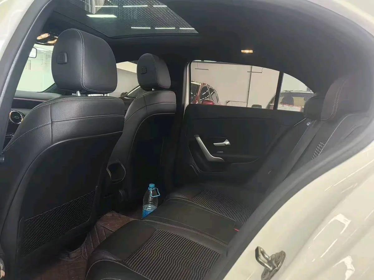 Mercedes-Benz A ( ) 2019 A 200 4