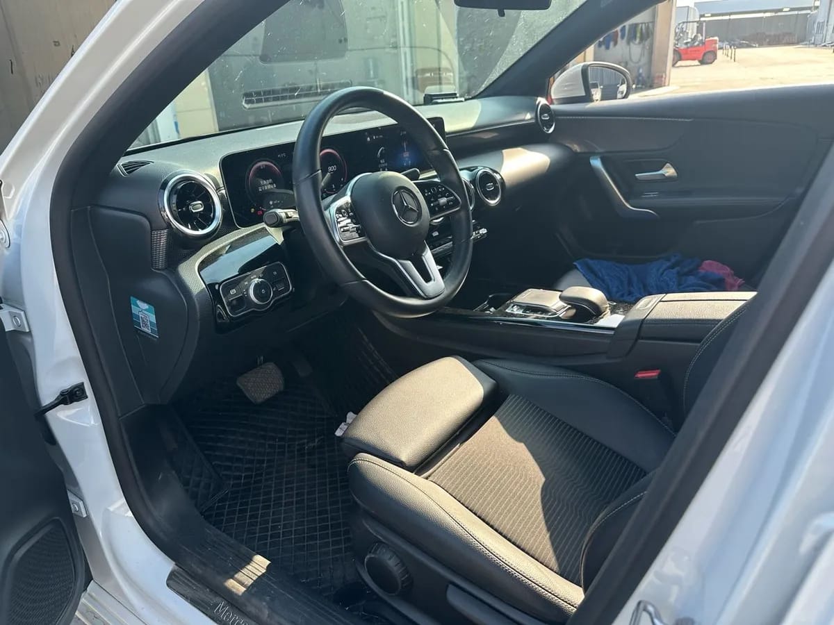 Mercedes-Benz A ( ) 2019 A 200 6