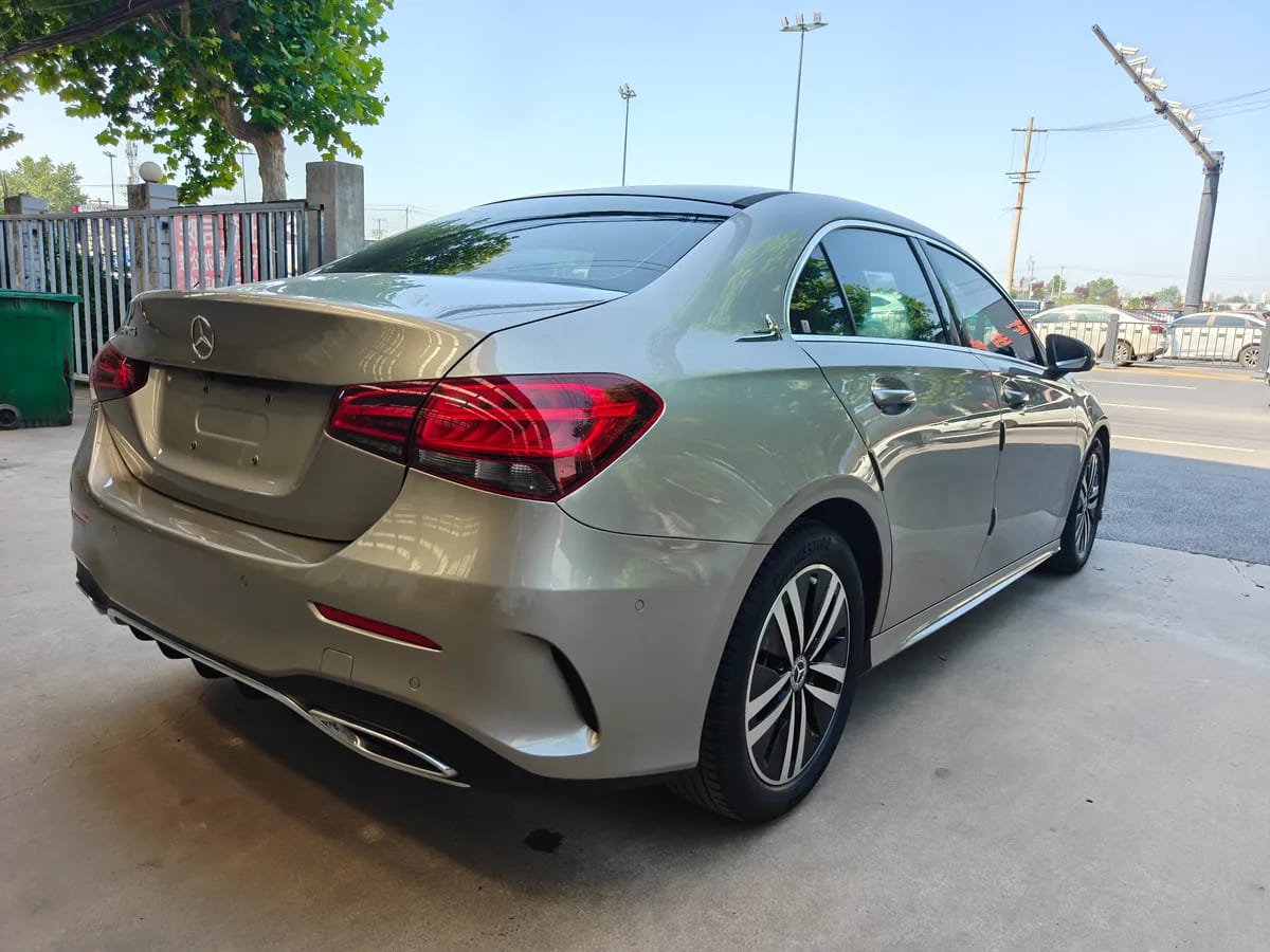 Mercedes-Benz A 2020 A 180 L 9