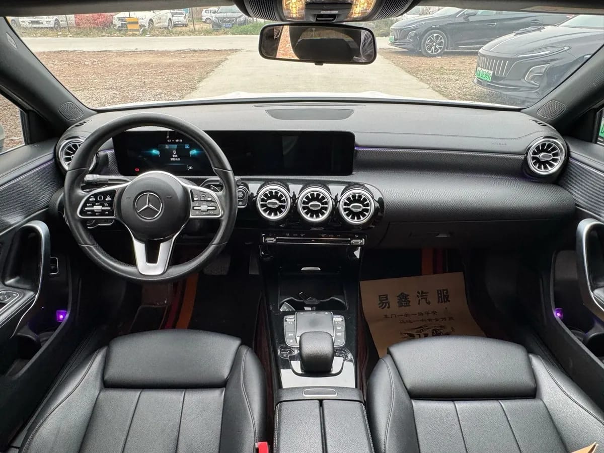 Mercedes-Benz A 2022 A 180 L 9