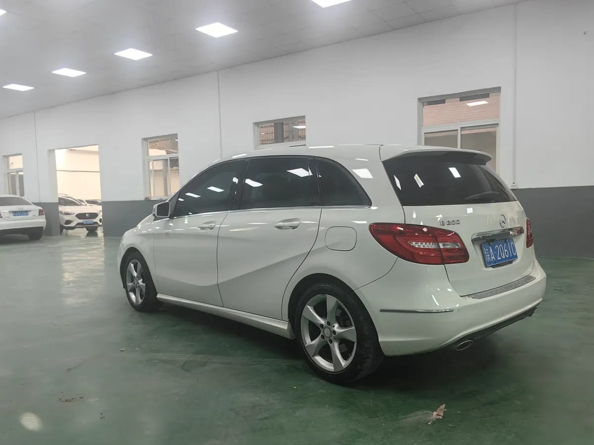 Mercedes-Benz B 2015 B 200 6