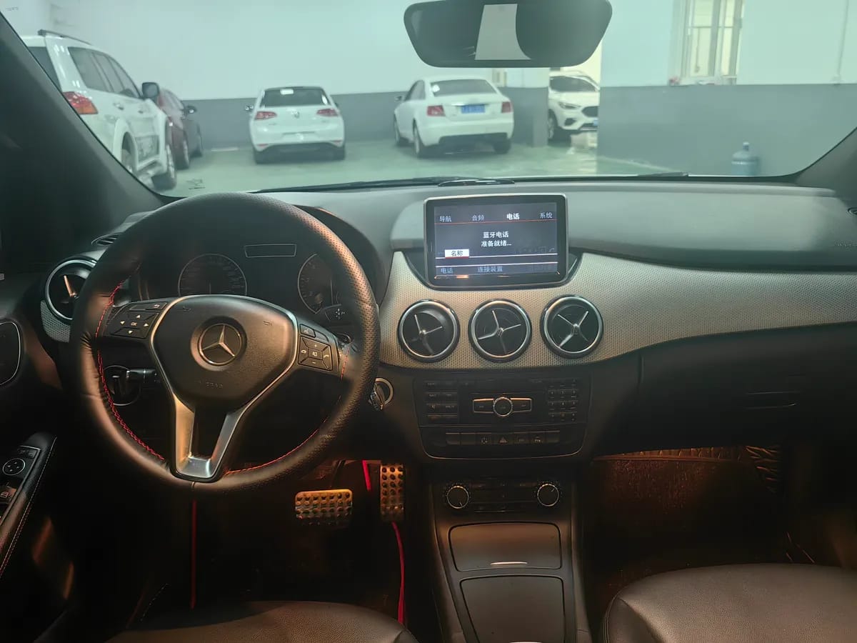 Mercedes-Benz B 2015 B 200 8