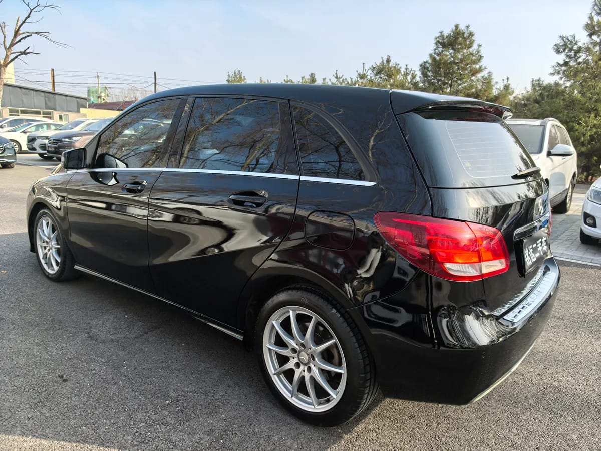 Mercedes-Benz B ( ) 2015 B 200 4