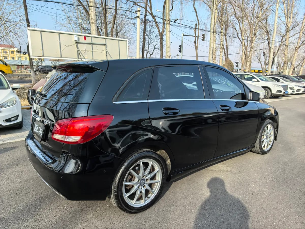 Mercedes-Benz B ( ) 2015 B 200 5