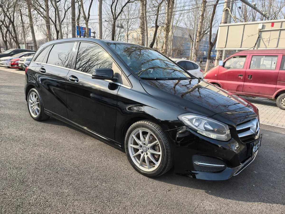 Mercedes-Benz B ( ) 2015 B 200 6