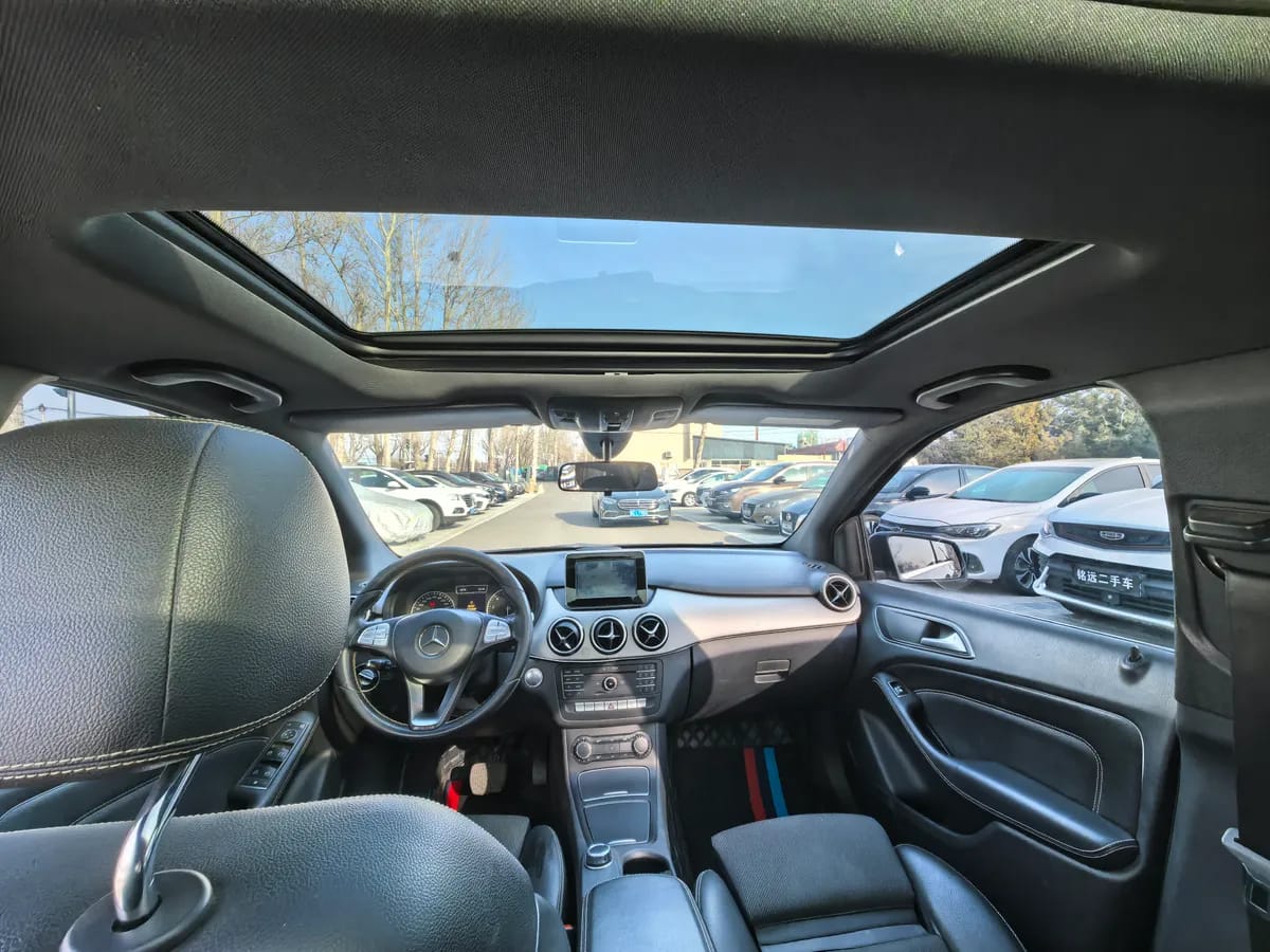 Mercedes-Benz B ( ) 2015 B 200 9