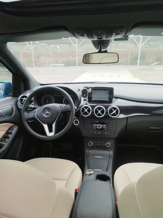 Mercedes-Benz B ( ) 2015 B 260 10