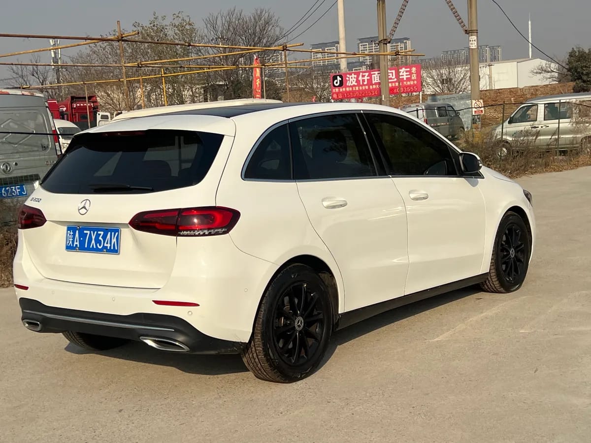 Mercedes-Benz B 2020 B 200 8