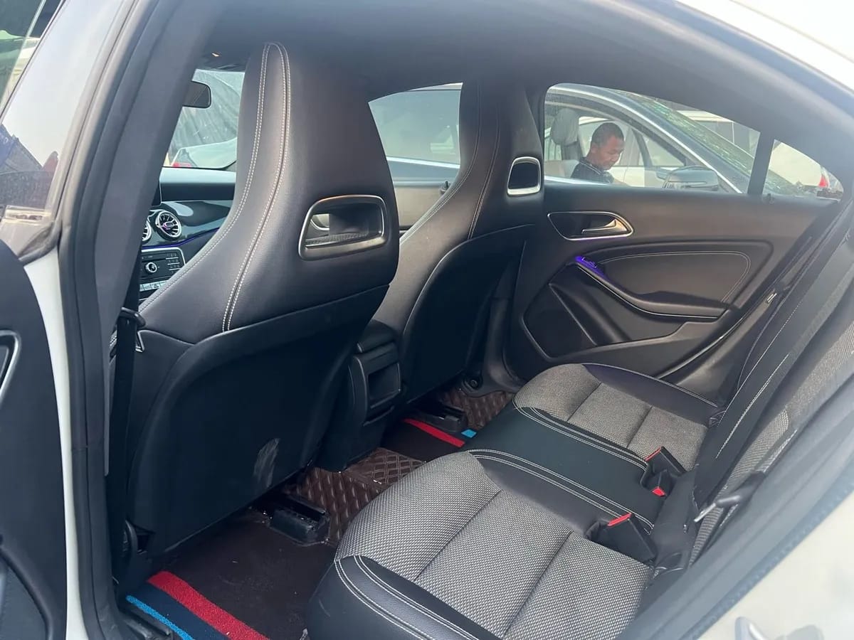 Mercedes-Benz CLA 2017 CLA 180 8