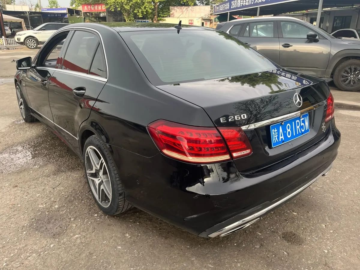 Mercedes-Benz E ( ) 2010 E 260 CGI 3
