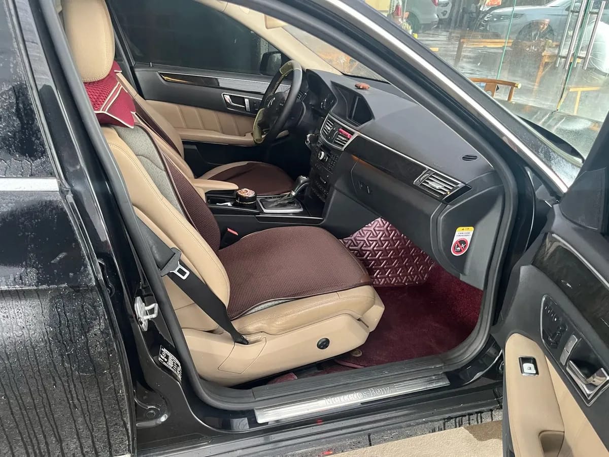 Mercedes-Benz E ( ) 2010 E 260 CGI 6