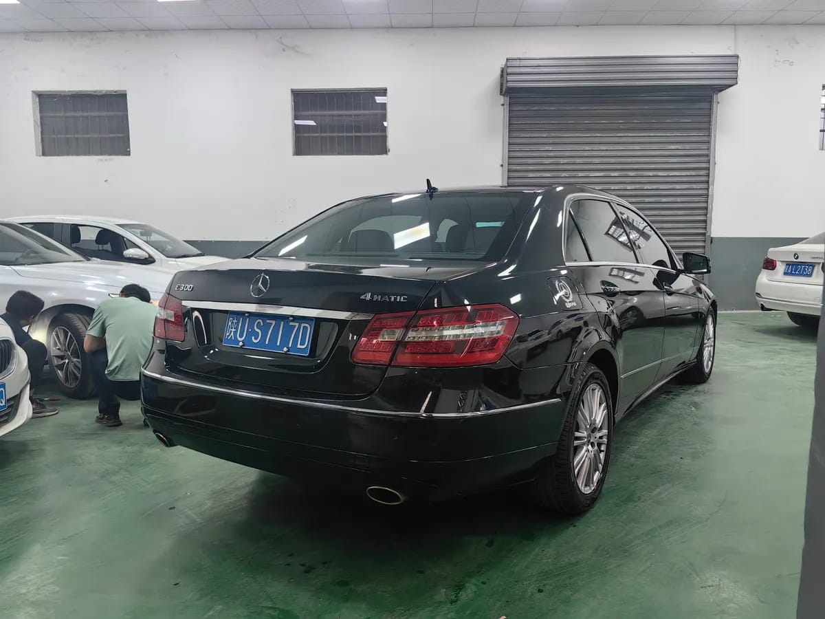 Mercedes-Benz E 2011 E 300 L 4