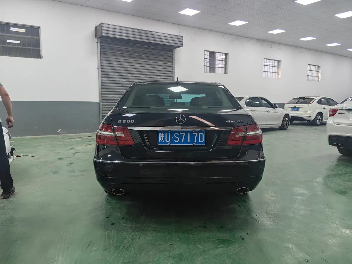 Mercedes-Benz E 2011 E 300 L 5