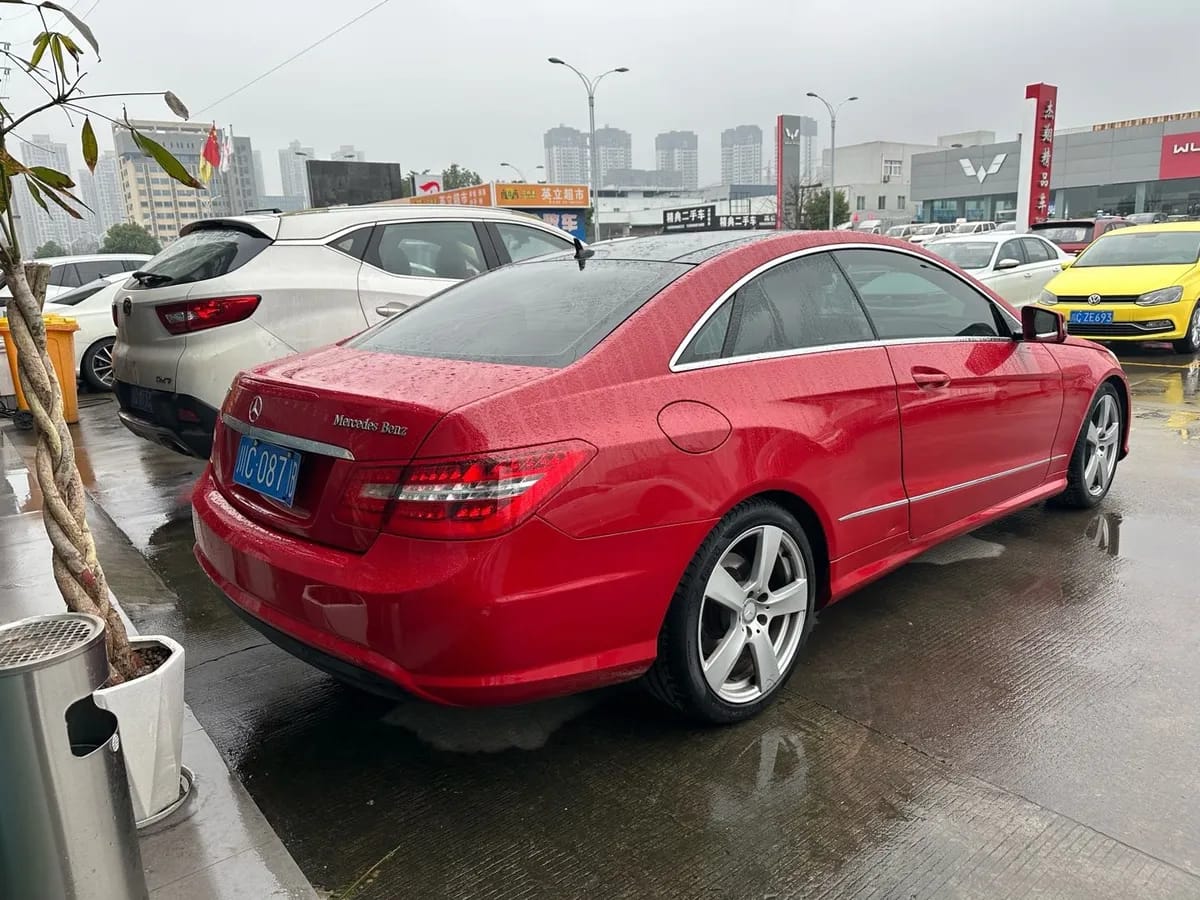 Mercedes-Benz E ( ) 2012 E 200 CGI Coupe 3