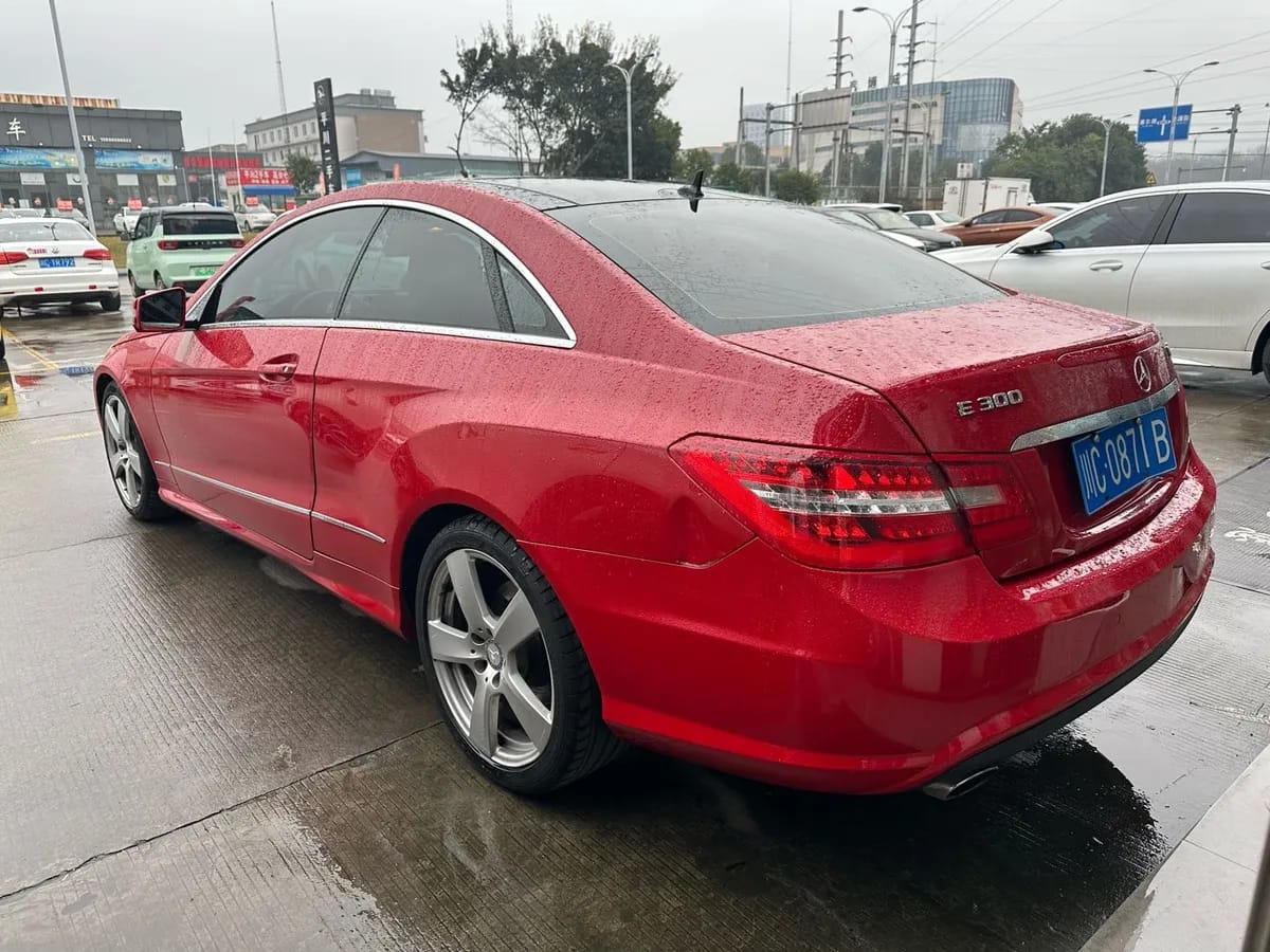 Mercedes-Benz E ( ) 2012 E 200 CGI Coupe 4