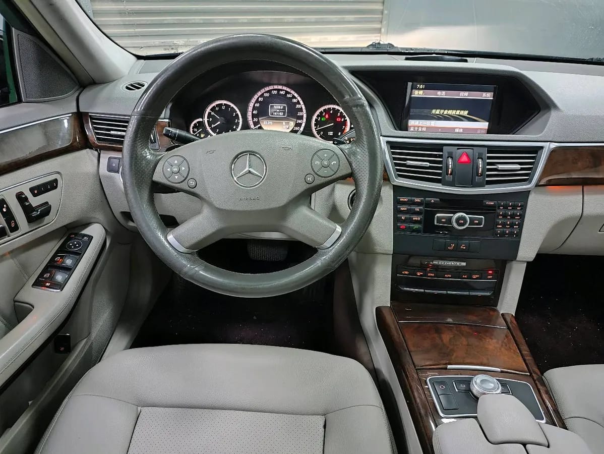 Mercedes-Benz E 2012 E 200 L CGI 7