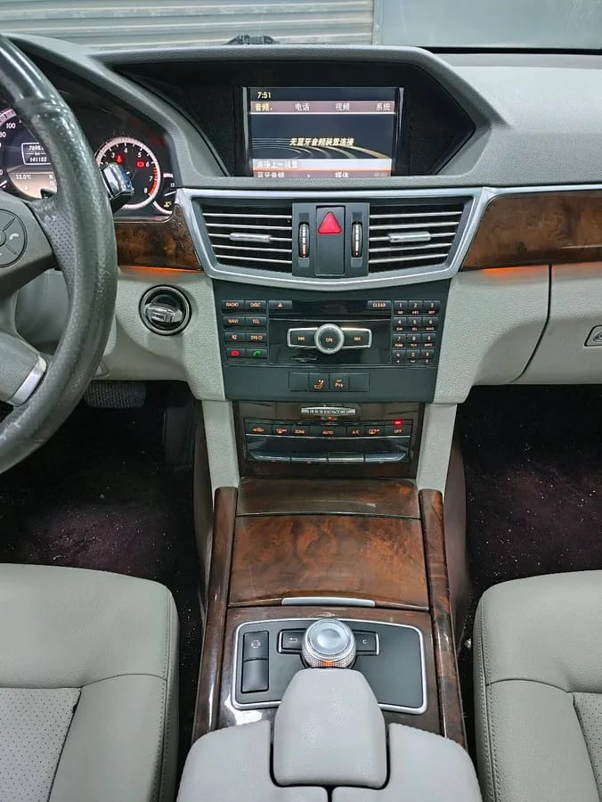 Mercedes-Benz E 2012 E 200 L CGI 8