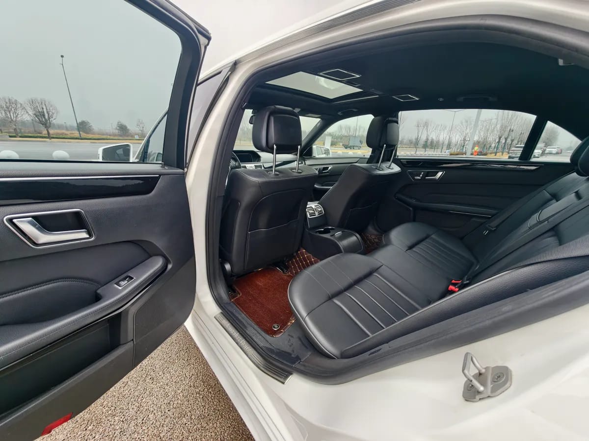 Mercedes-Benz E 2015 E 200 L 8