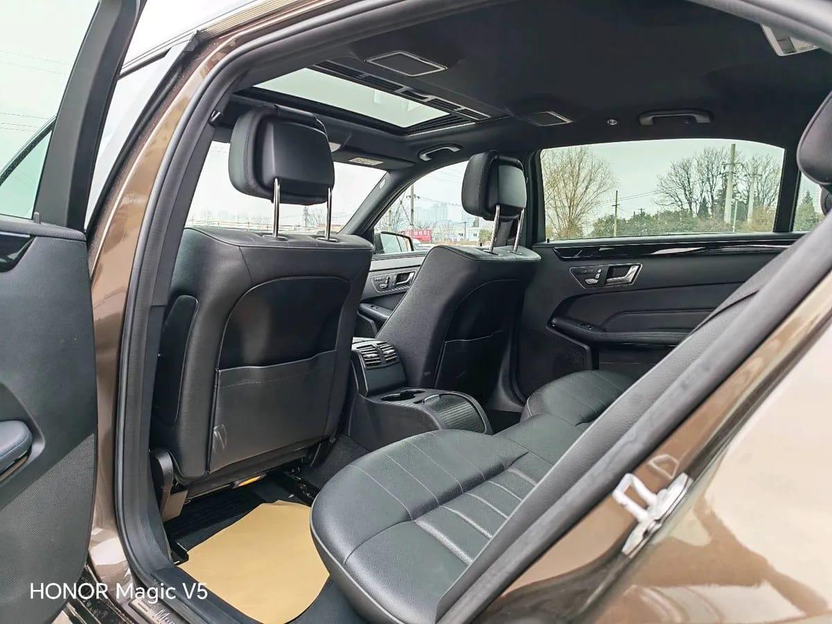 Mercedes-Benz E 2015 E 260 L 5