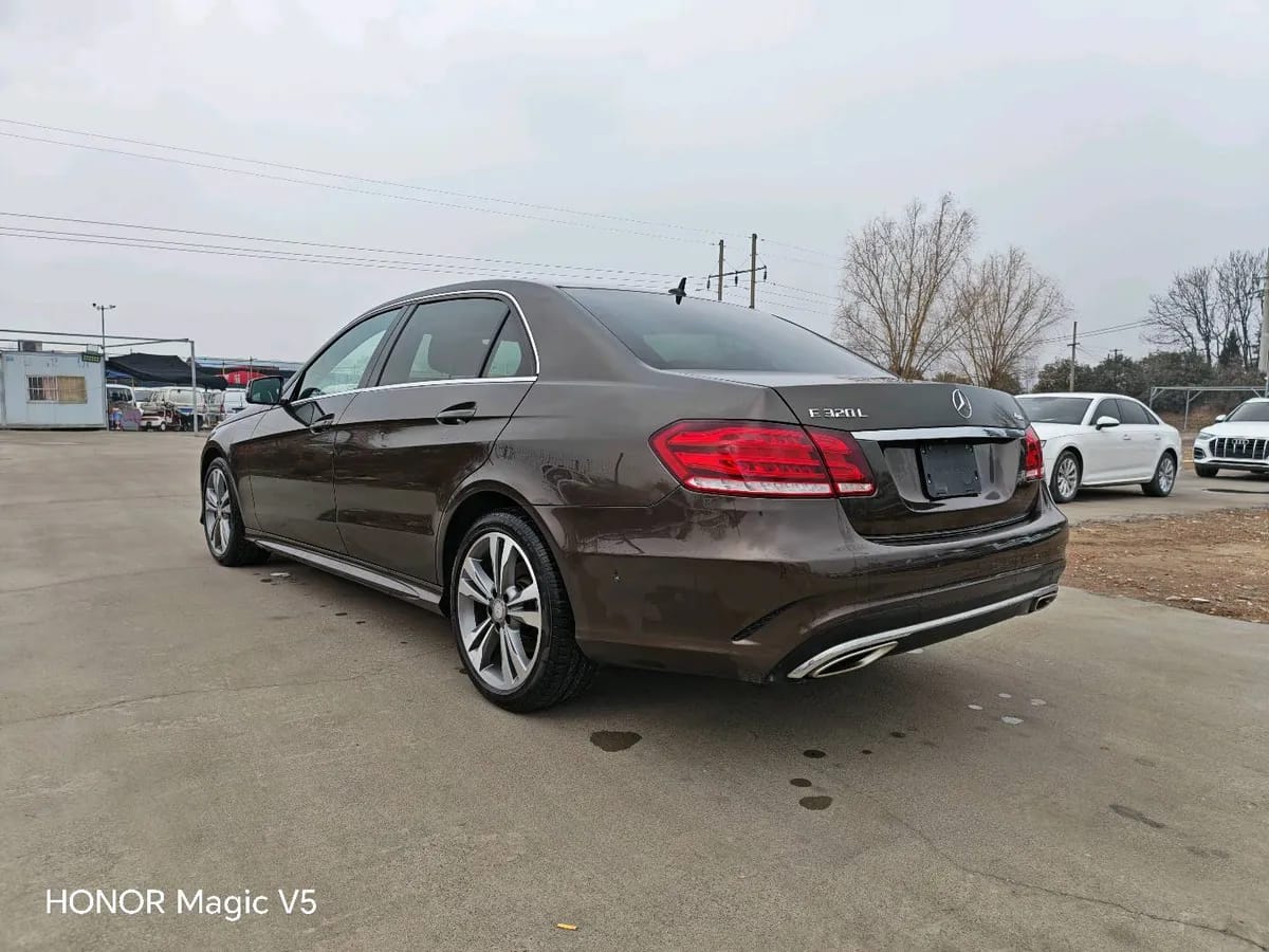 Mercedes-Benz E 2015 E 260 L 7