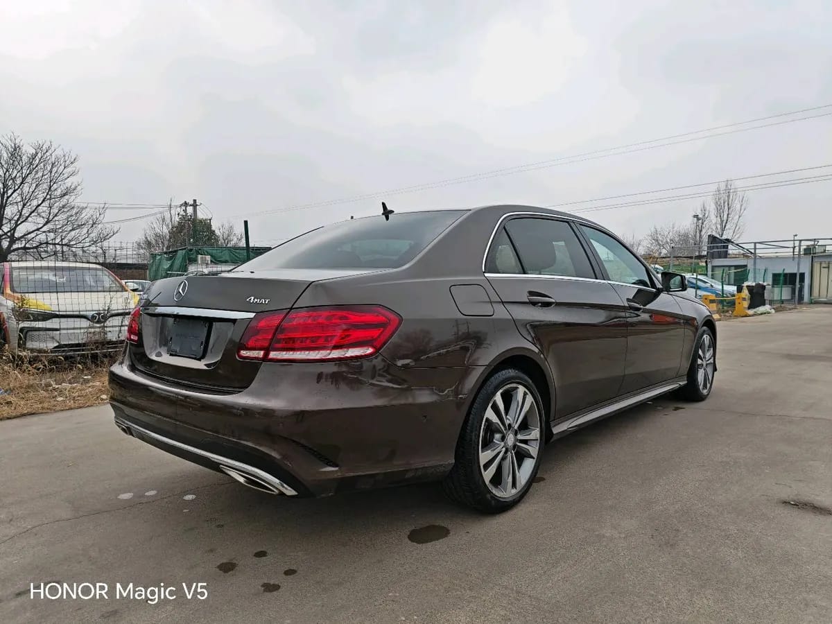 Mercedes-Benz E 2015 E 260 L 9
