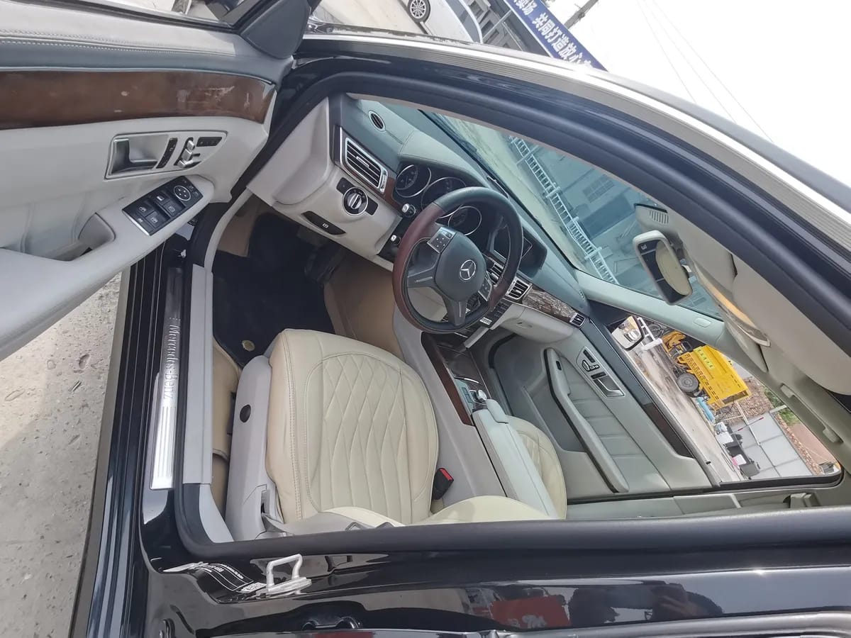 Mercedes-Benz E 2015 E 320 L 4MATIC 4
