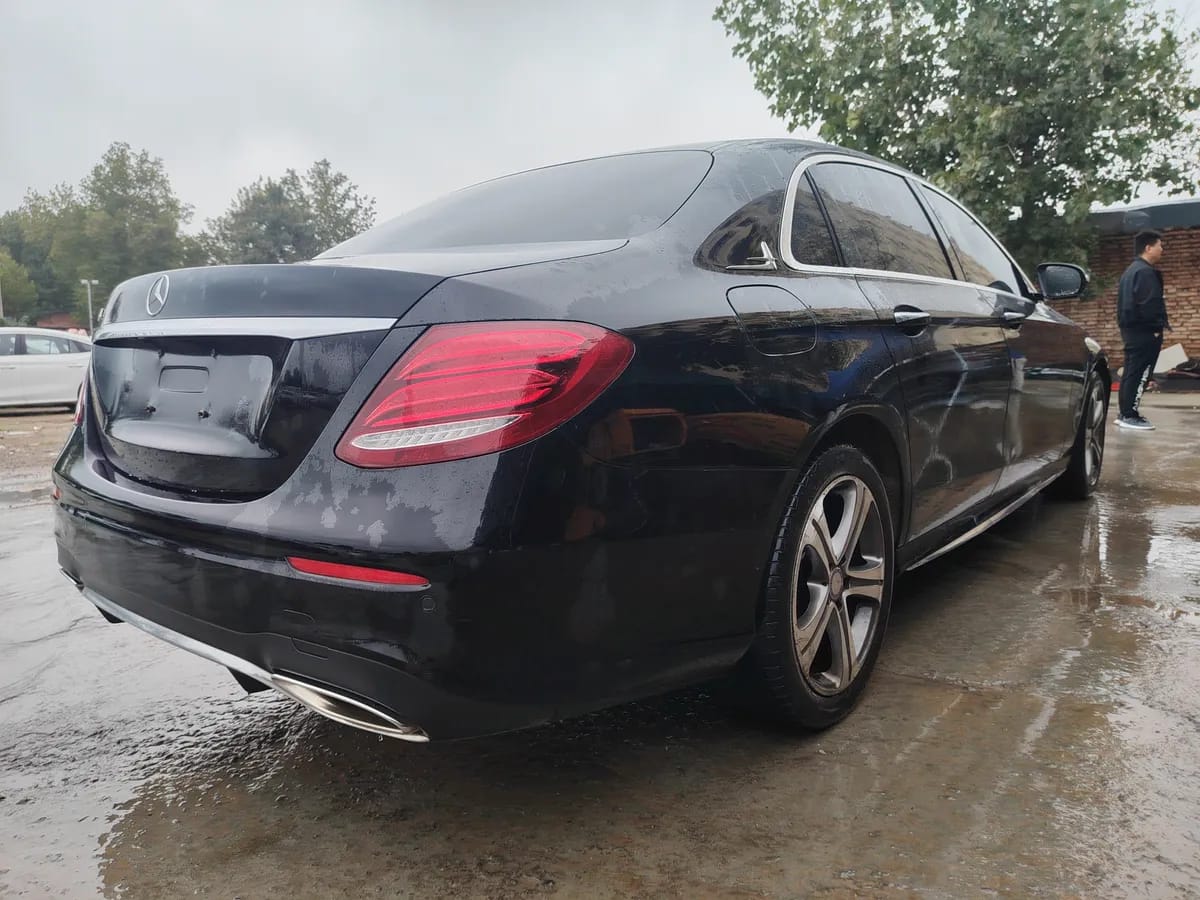 Mercedes-Benz E 2016 E 200 L 3